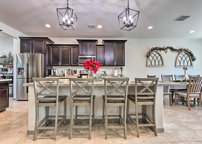 Holiday home Pool, Hot Tub! San Tan Valley Snowbird Getaway *