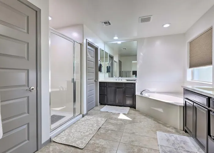 Pool, Hot Tub! San Tan Valley Snowbird Getaway