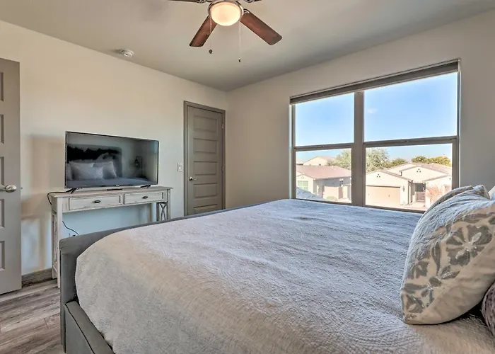Pool, Hot Tub! San Tan Valley Snowbird Getaway Holiday home *