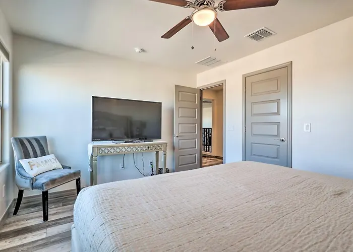 Holiday home Pool, Hot Tub! San Tan Valley Snowbird Getaway