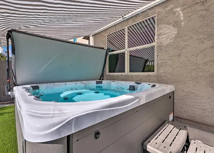 Pool, Hot Tub! San Tan Valley Snowbird Getaway Holiday home *